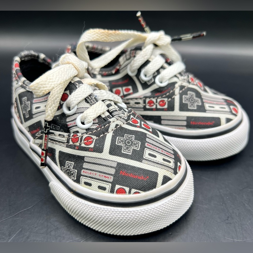 Vans/Nintendo-Toddler Sneakers-Black,White,& Red, Discoloration on laces, Size:4
